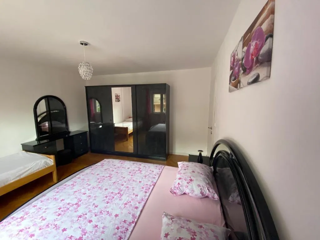 Ana Apartment Split