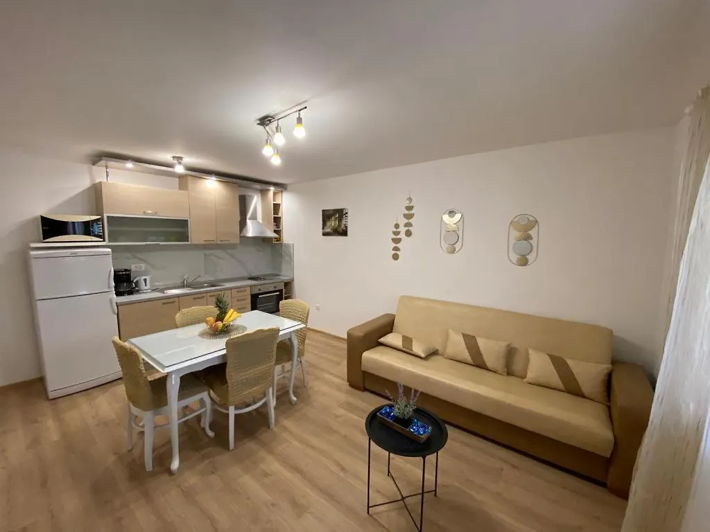 Ana Apartment Split 0*,