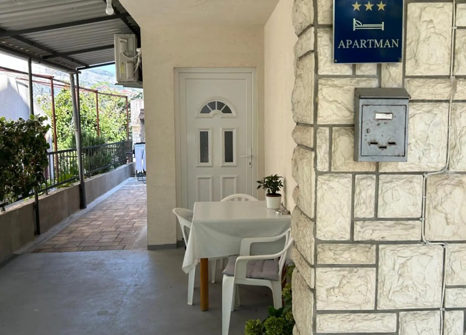 Ana Apartment Split